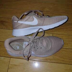 Nike Tanjun Sand/White Womens Size 8.5